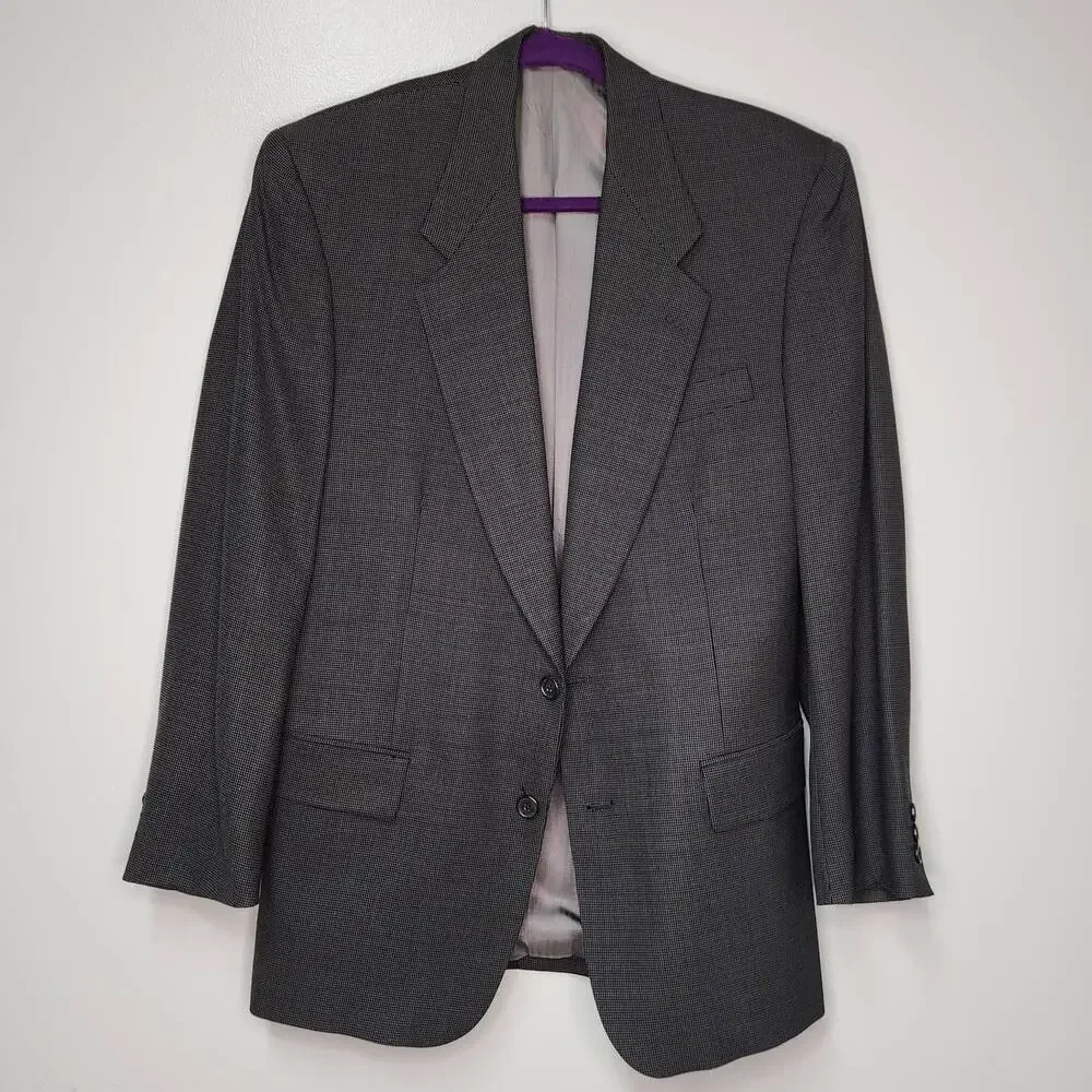 Charles Jourdan Blazer Size 38 small hole back of left sleeve - can be repaired